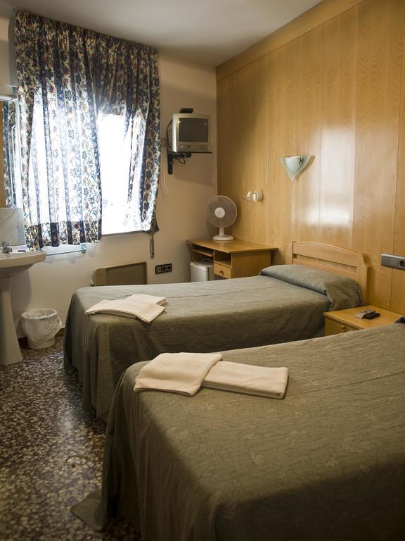 Hostal Lizana Huesca Værelse billede
